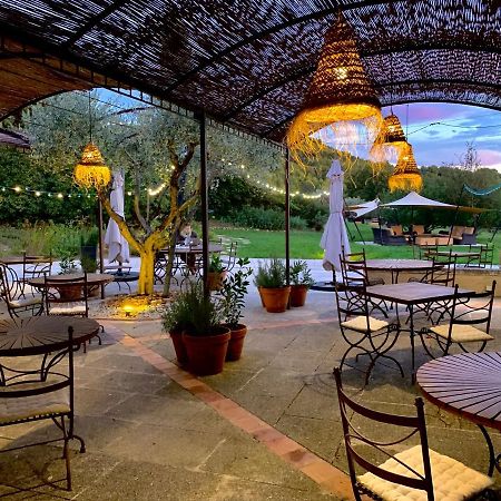 Hotel Auberge La Feniere - Les Collectionneurs Cadenet Bagian luar foto