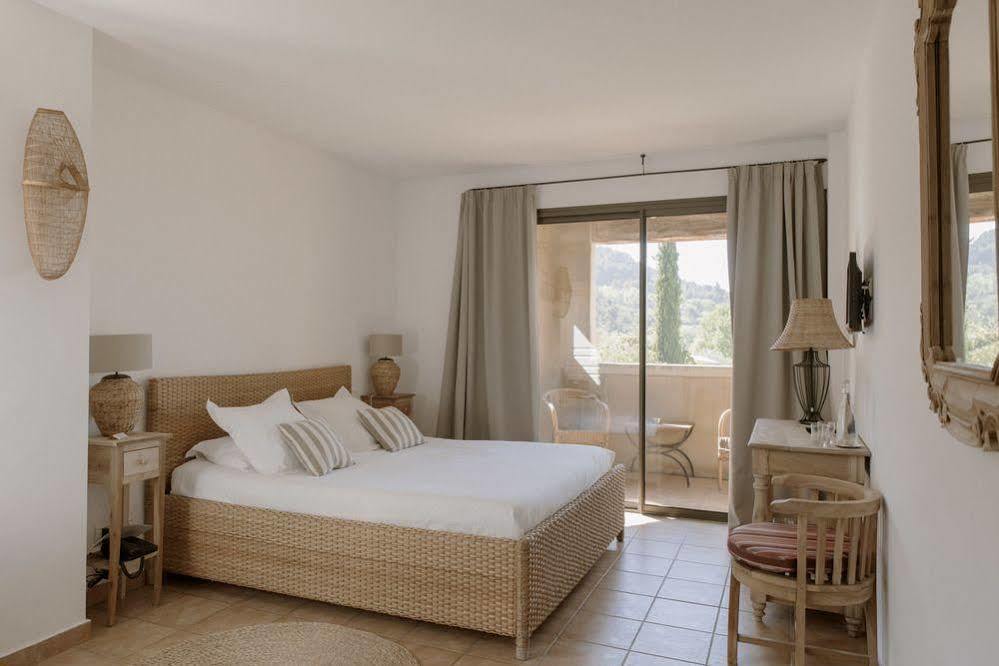 Hotel Auberge La Feniere - Les Collectionneurs Cadenet Bagian luar foto