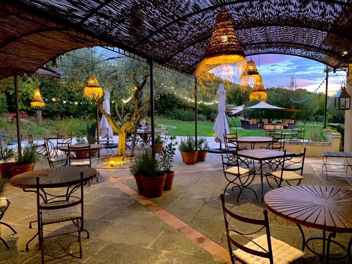 Hotel Auberge La Feniere - Les Collectionneurs Cadenet Bagian luar foto